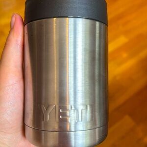 Yeti vacuum insulated Rambler Colster Stainless Steel